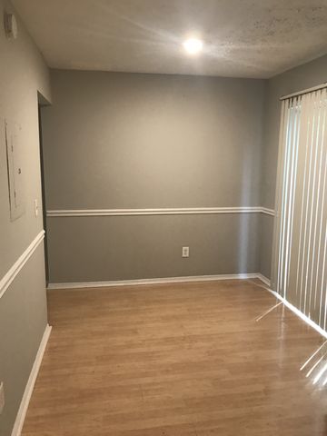 123 Five Oaks Dr, Nashville, TN 37217