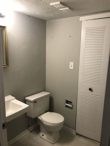 123 Five Oaks Dr, Nashville, TN 37217