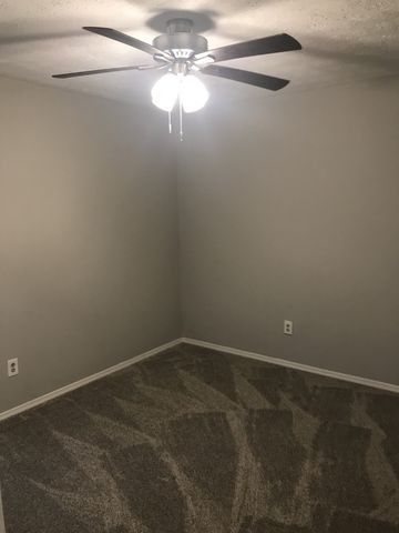 123 Five Oaks Dr, Nashville, TN 37217