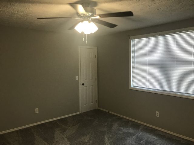 123 Five Oaks Dr, Nashville, TN 37217