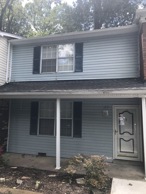 123 Five Oaks Dr, Nashville, TN 37217