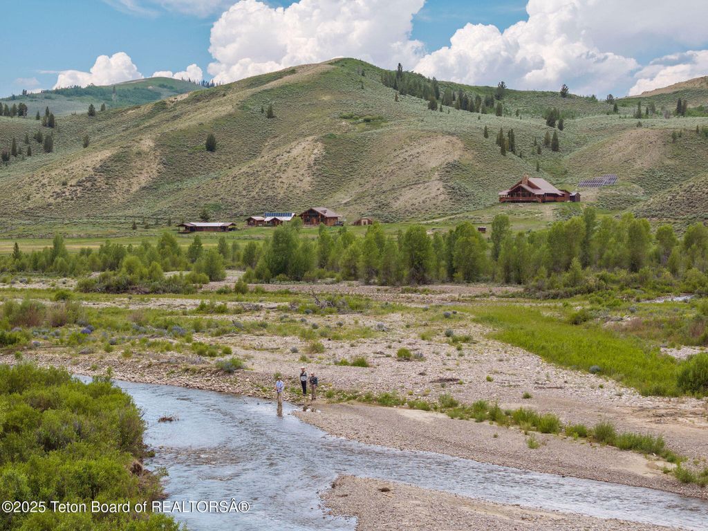 27820 E ELK TRACK RANCH Road, Kelly, WY 83011