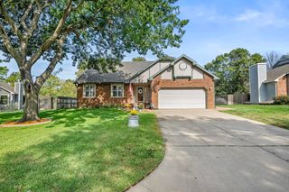 12014 W Rolling Hills Dr, Wichita, KS 67235