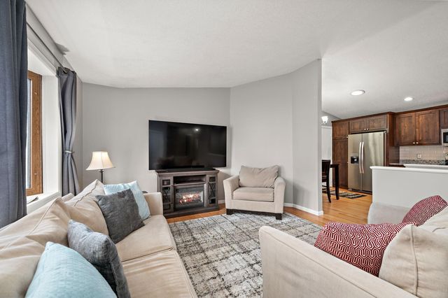 11781 88th Avenue N, Maple Grove, MN 55369