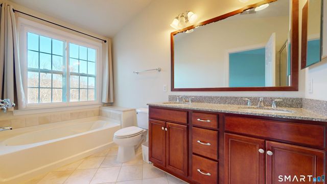 184 Warrington Round 184, Danbury, CT 06810