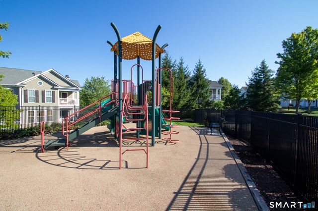 184 Warrington Round 184, Danbury, CT 06810