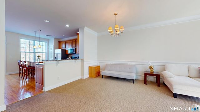 184 Warrington Round 184, Danbury, CT 06810