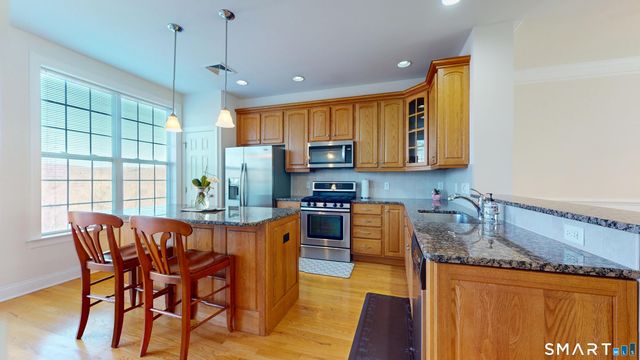 184 Warrington Round 184, Danbury, CT 06810