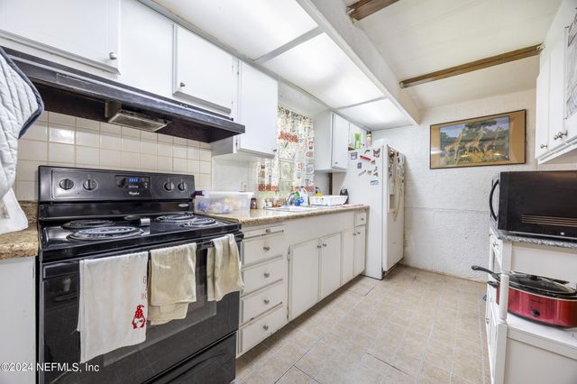 742 RIDGELINE Road 1, Satsuma, FL 32189