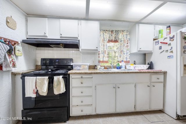 742 RIDGELINE Road 1, Satsuma, FL 32189