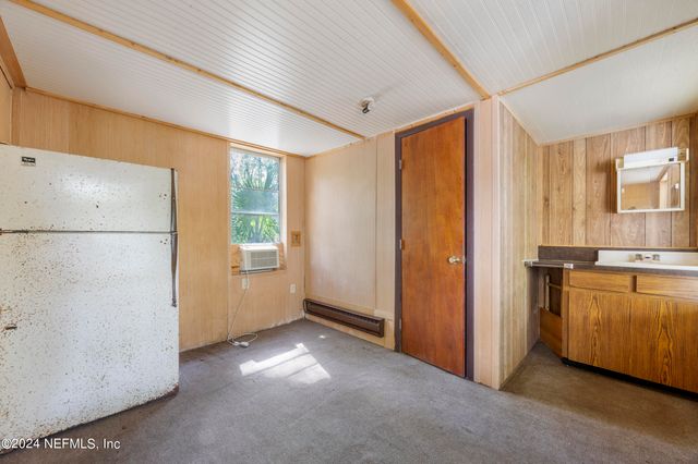 742 RIDGELINE Road 1, Satsuma, FL 32189