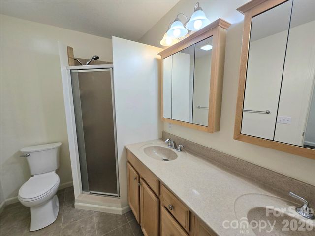 73 Dalya Road, Swannanoa, NC 28778