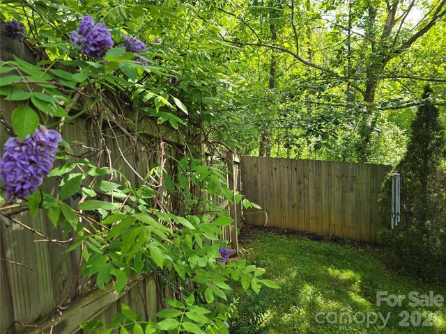 73 Dalya Road, Swannanoa, NC 28778
