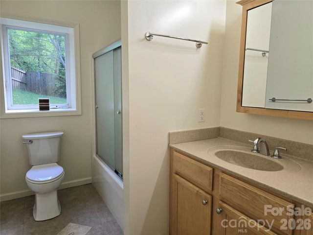 73 Dalya Road, Swannanoa, NC 28778