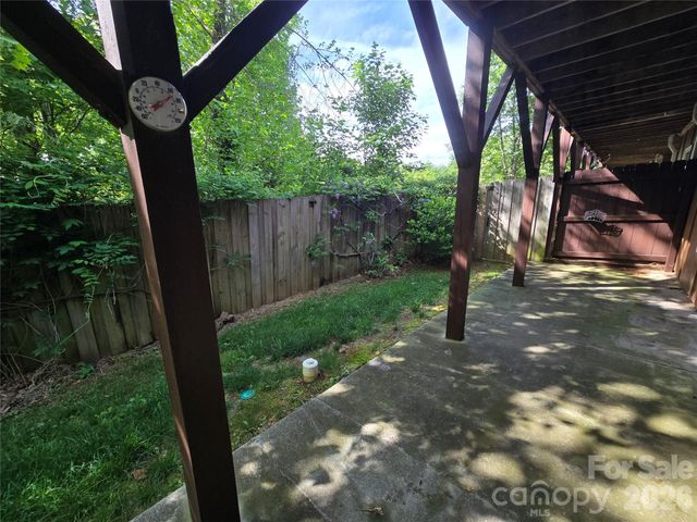 73 Dalya Road, Swannanoa, NC 28778