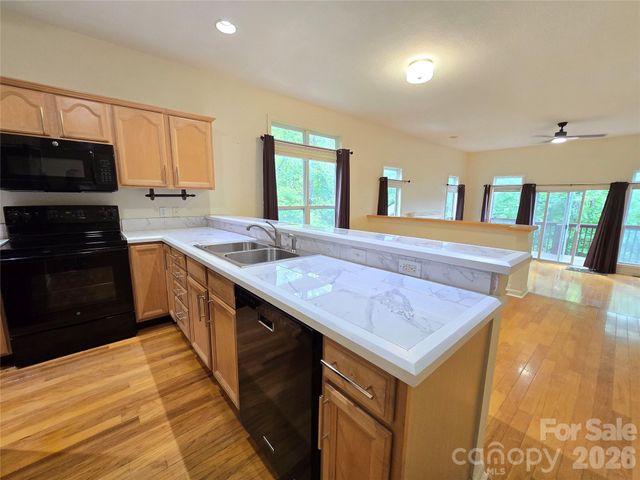 73 Dalya Road, Swannanoa, NC 28778