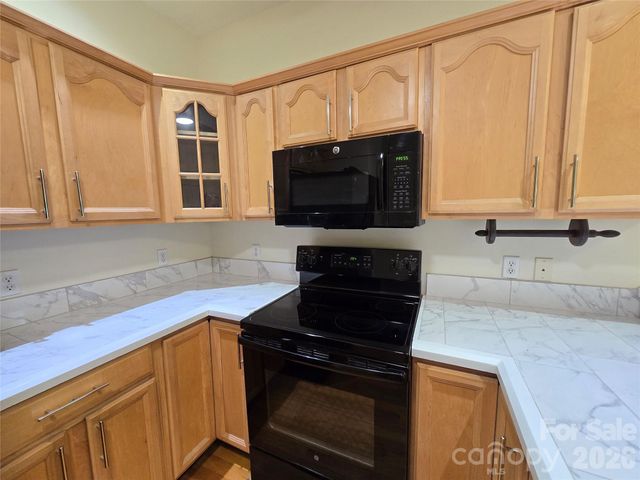 73 Dalya Road, Swannanoa, NC 28778