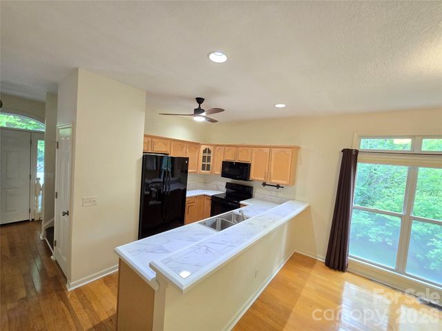 73 Dalya Road, Swannanoa, NC 28778