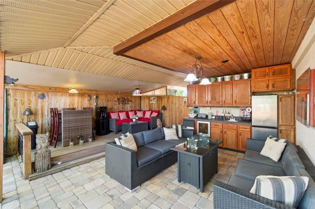 194 21ST TERRACE SE, Largo, FL 33771