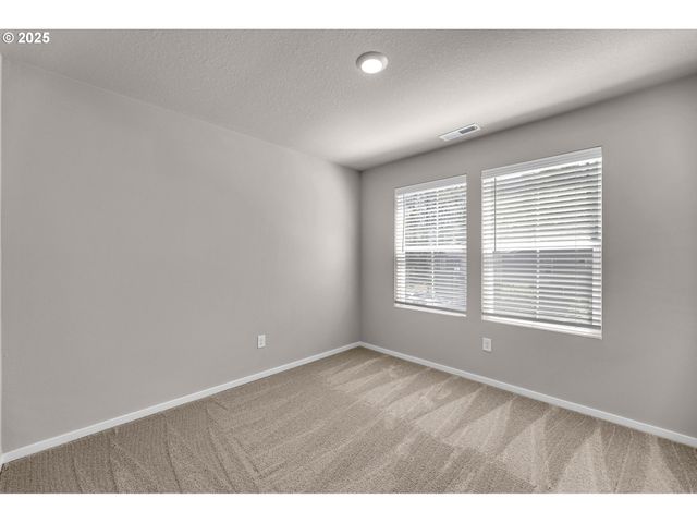 9442 N CHESTNUT Ct, Camas, WA 98607