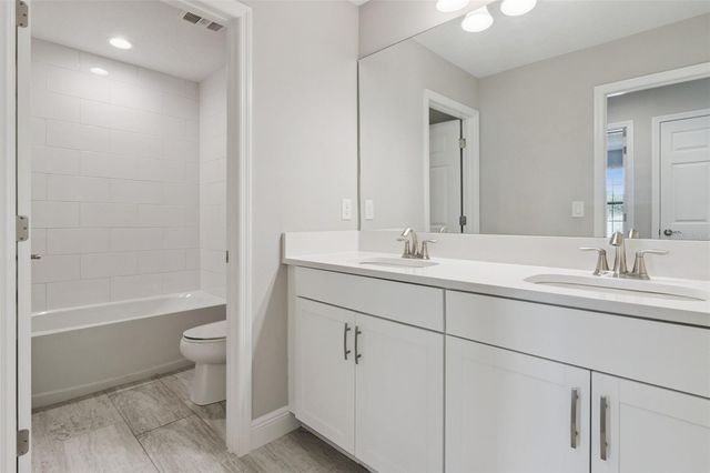 14825 PADDOCK POND AVENUE, Lithia, FL 33547