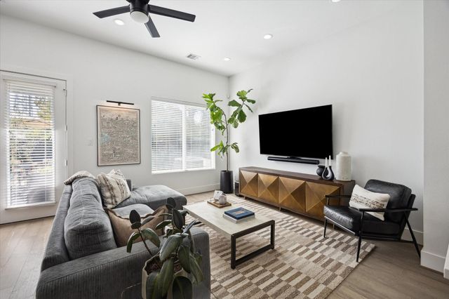 2212 Berry Street, Houston, TX 77004