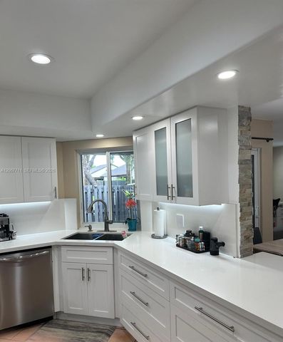 4810 SW 152nd Place H-87, Miami, FL 33185
