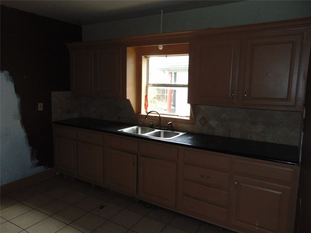 222 W Ohio Avenue, Dallas, TX 75224