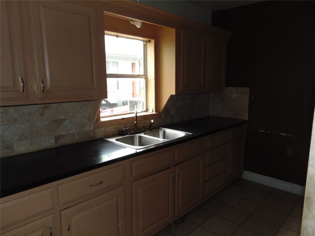 222 W Ohio Avenue, Dallas, TX 75224