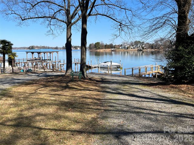 21410 Pinecrest Place, Cornelius, NC 28031