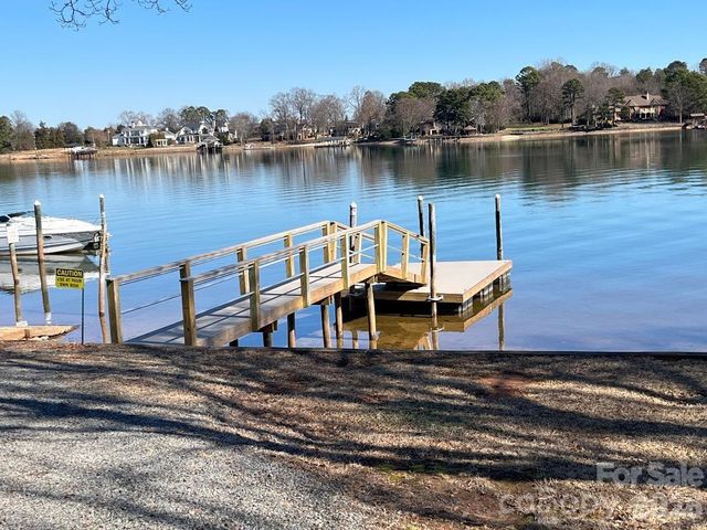 21410 Pinecrest Place, Cornelius, NC 28031