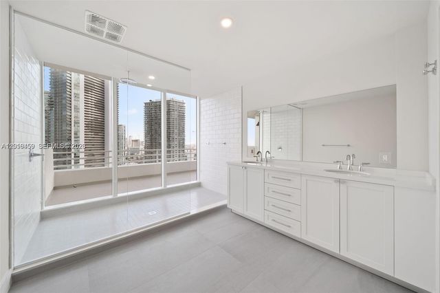 555 NE 34th St PH4, Miami, FL 33137