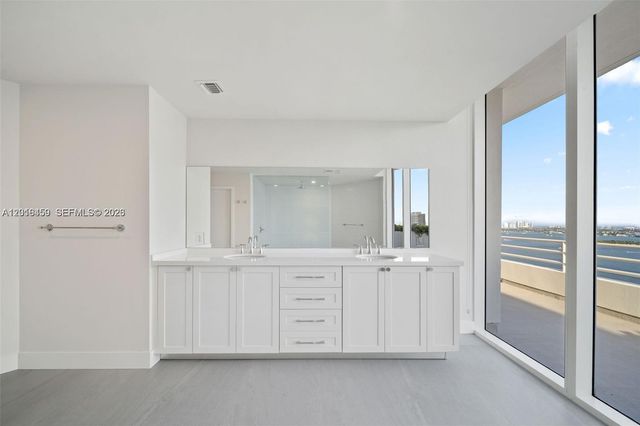 555 NE 34th St PH4, Miami, FL 33137