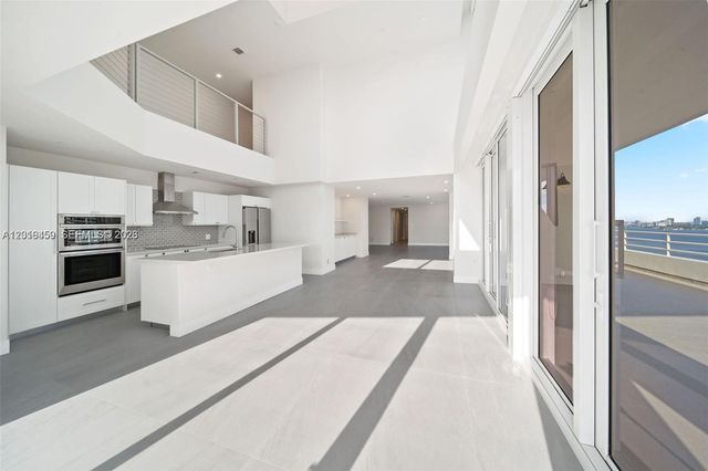 555 NE 34th St PH4, Miami, FL 33137