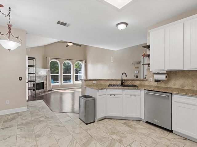 2878 Ridgedale Drive, Lewisville, TX 75067