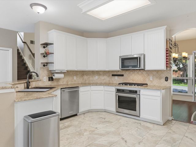 2878 Ridgedale Drive, Lewisville, TX 75067