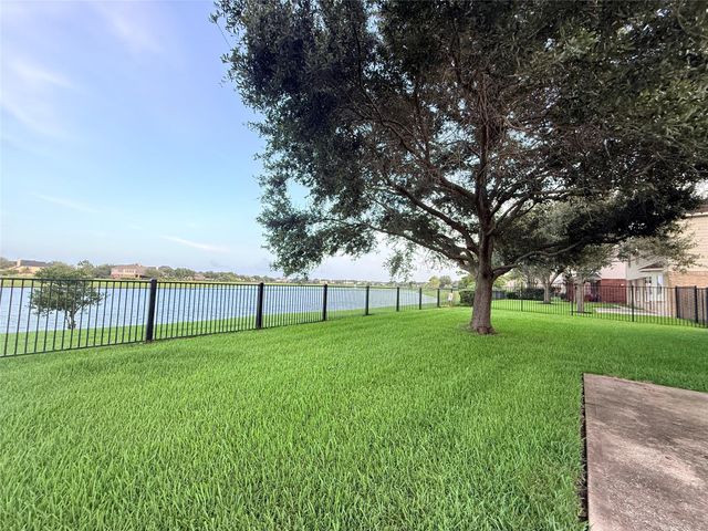 2144 Brittany Colony Drive, League City, TX 77573