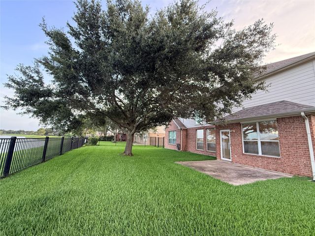 2144 Brittany Colony Drive, League City, TX 77573