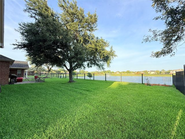 2144 Brittany Colony Drive, League City, TX 77573