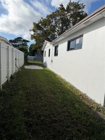 11615 SW 142nd Ter, Miami, FL 33176