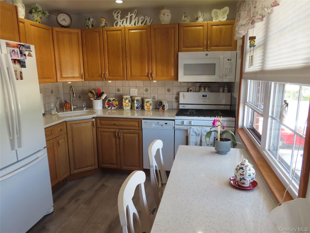 463 Mariners Way, Copiague, NY 11726 — photo 5