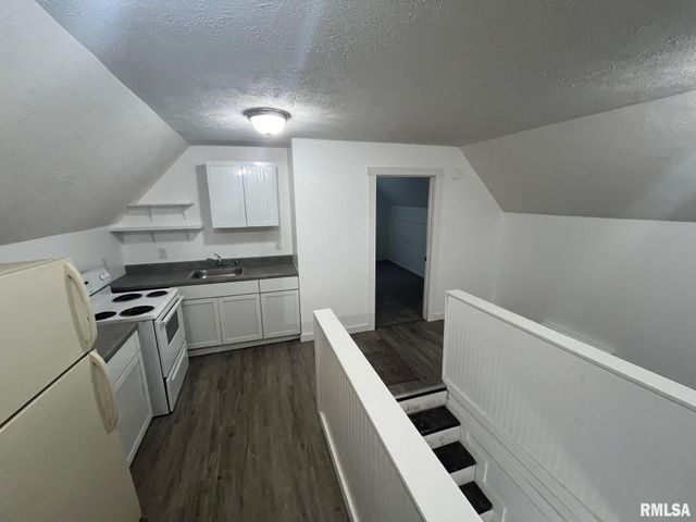 318 S STATE Street, Springfield, IL 62704