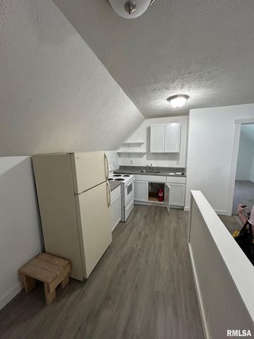 318 S STATE Street, Springfield, IL 62704