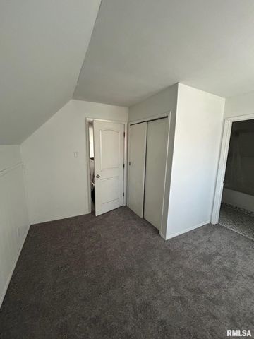 318 S STATE Street, Springfield, IL 62704