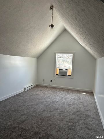 318 S STATE Street, Springfield, IL 62704