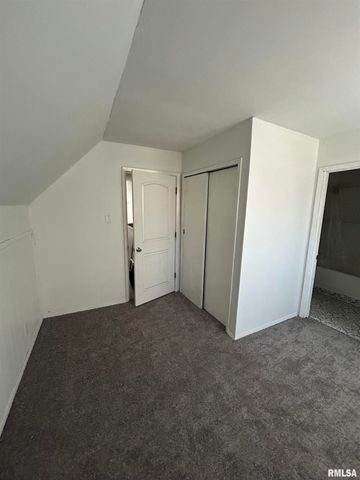 318 S STATE Street, Springfield, IL 62704