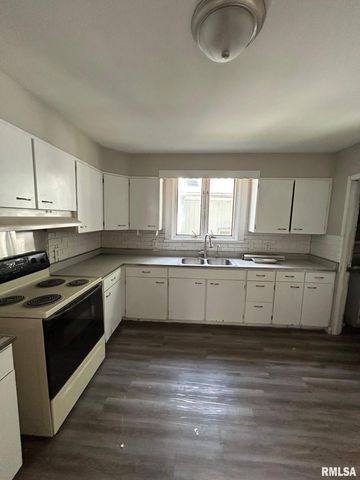 318 S STATE Street, Springfield, IL 62704