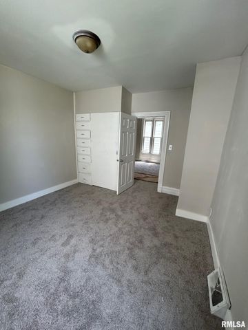 318 S STATE Street, Springfield, IL 62704