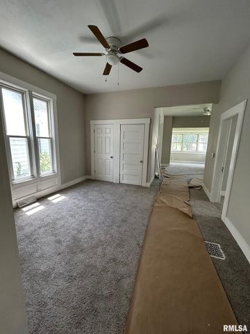 318 S STATE Street, Springfield, IL 62704