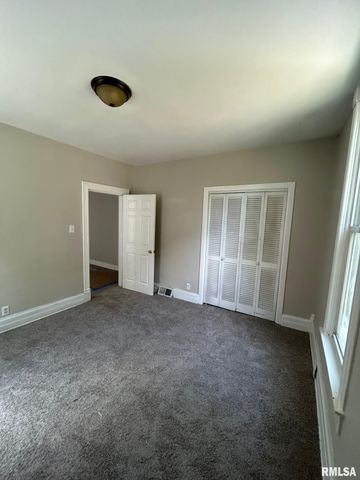 318 S STATE Street, Springfield, IL 62704